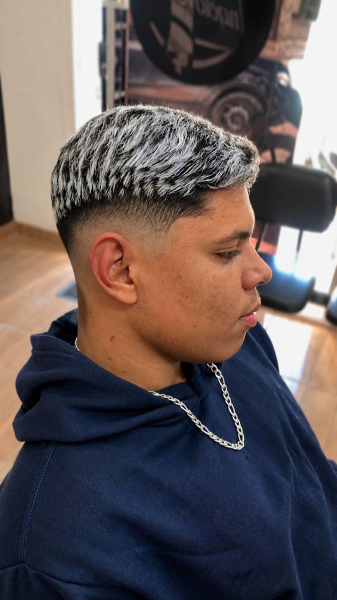 Corte com fade e contorno finalizado